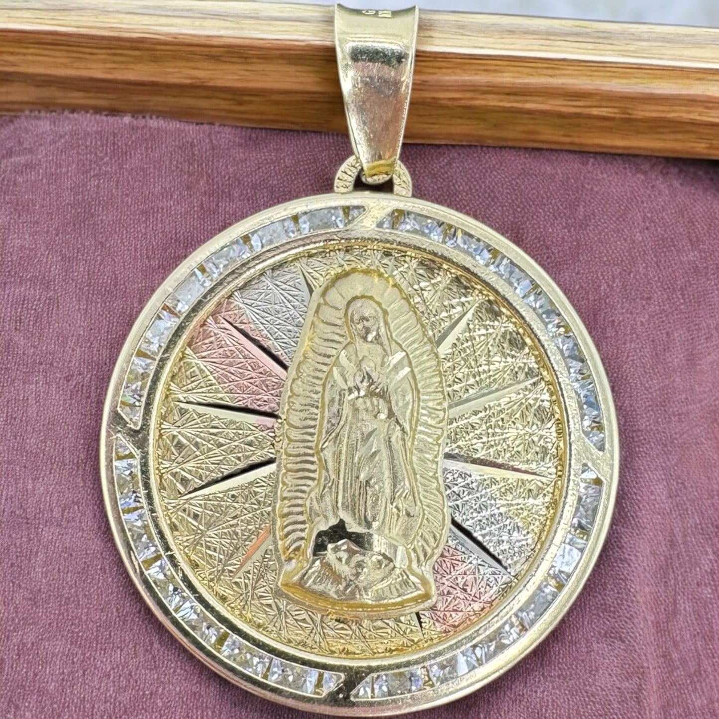 MEDALLA VIRGEN DE GUADALUPE EN ORO MEXICANO 10 K