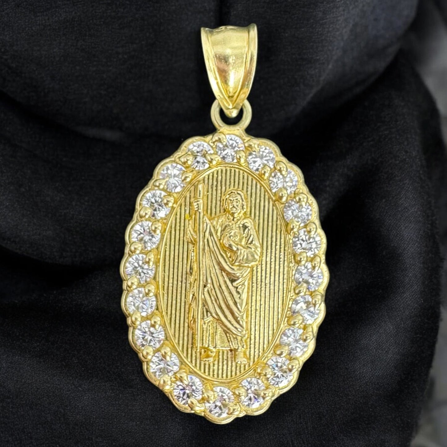 MEDALLA OVALADA DE SAN JUDAS EN ORO MEXICANO 10 K
