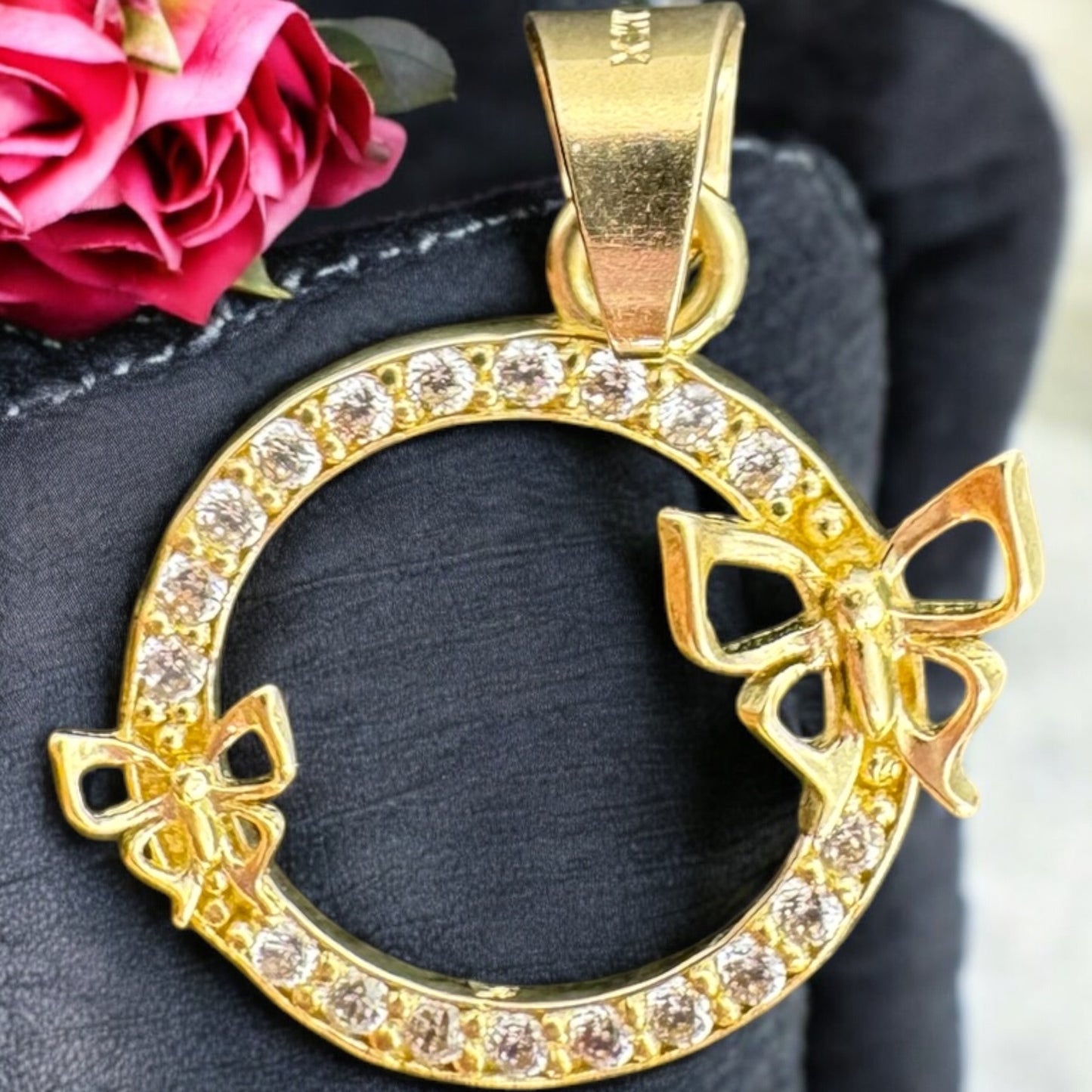 DIJE CIRCULAR CON MARIPOSAS EN ORO MEXICANO 10 K