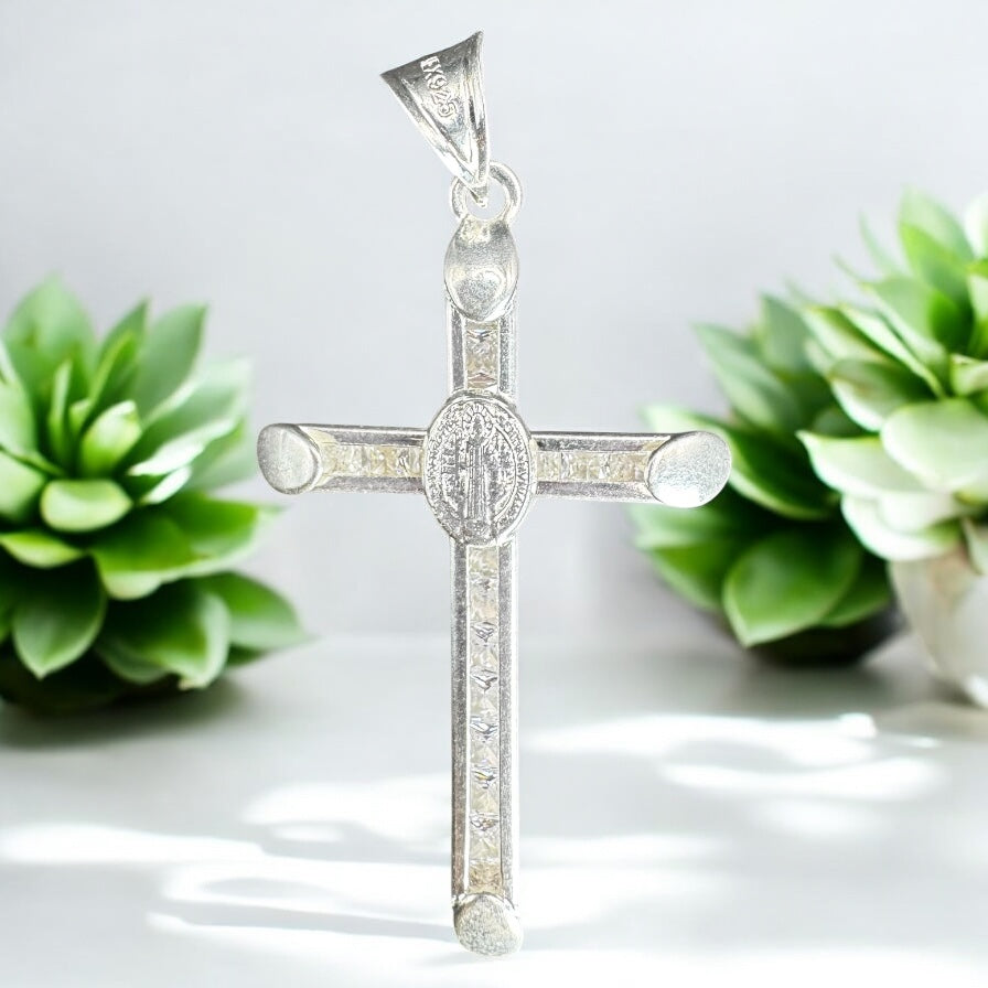 DIJE CRUZ CON SAN BENITO EN PLATA MEXICANA .925