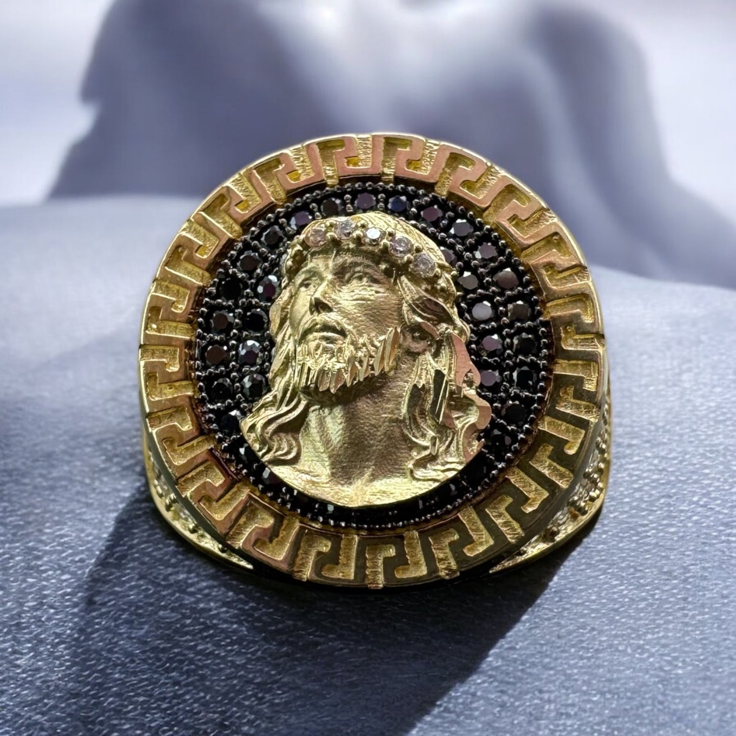 ANILLO PARA CABALLERO CON EL ROSTRO DE CRISTO EN ORO MEXICANO 10 K