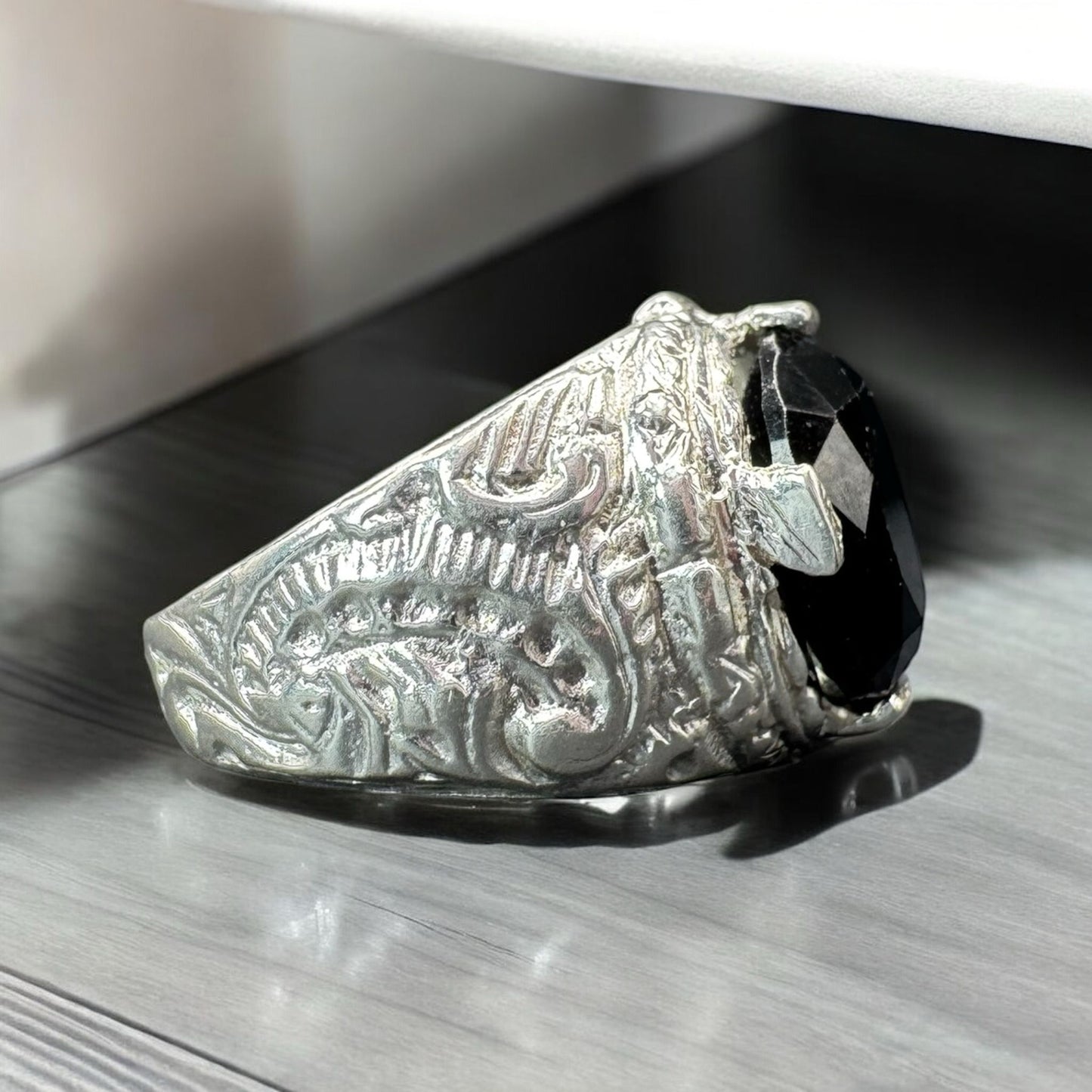 ANILLO PERLA NEGRA PARA CABALLERO EN PLATA MEXICANA .925