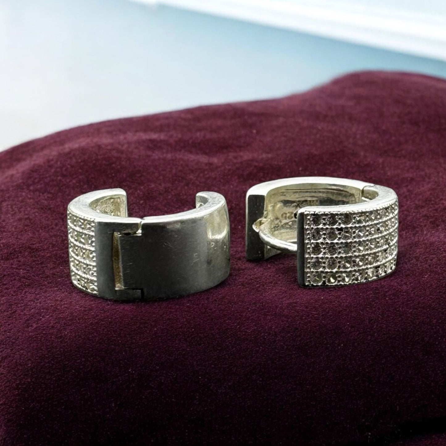HUGGIE PEQUEÑO EN PLATA MEXICANA .925