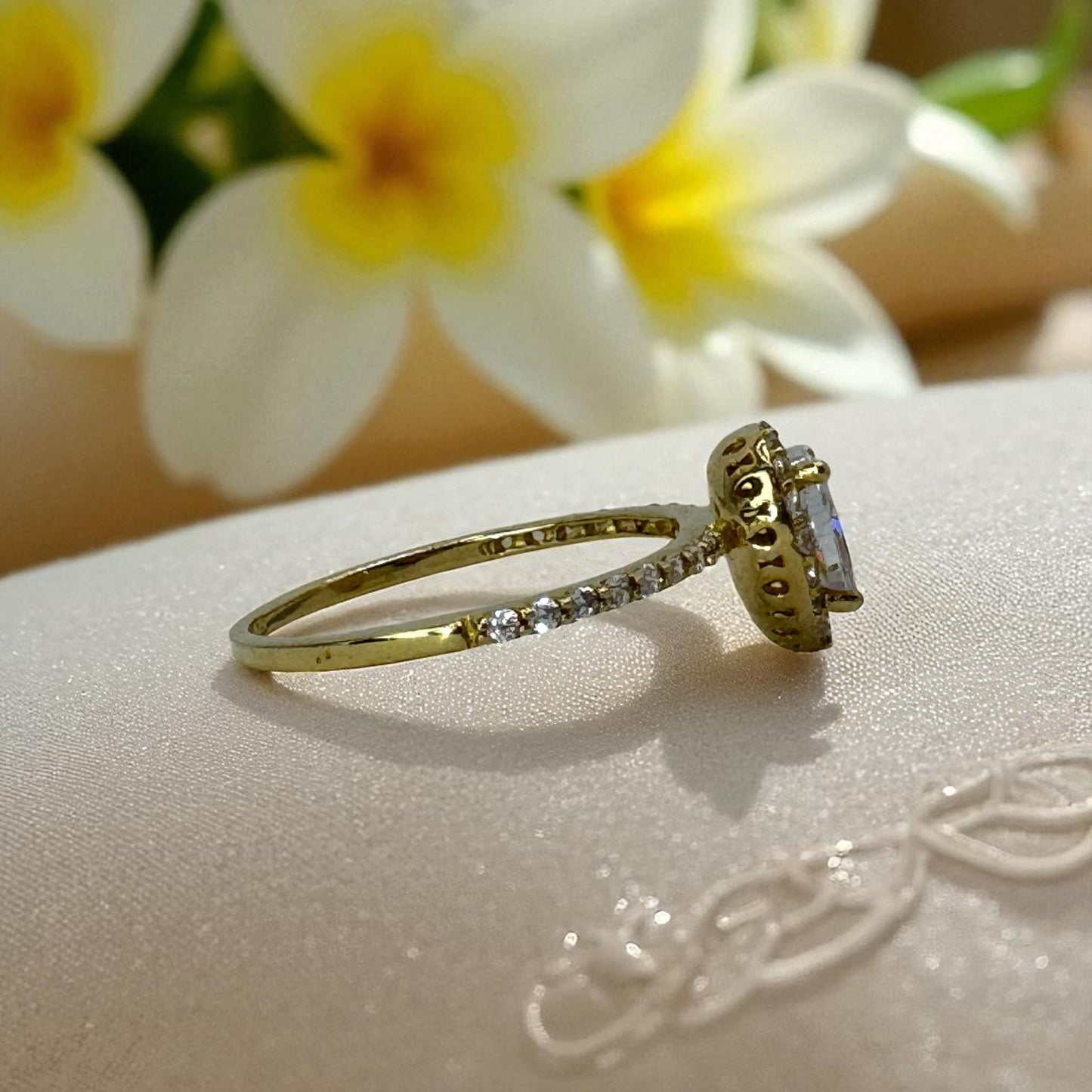 ANILLO EN FORMA DE GOTA EN ORO MEXICANO 10 K