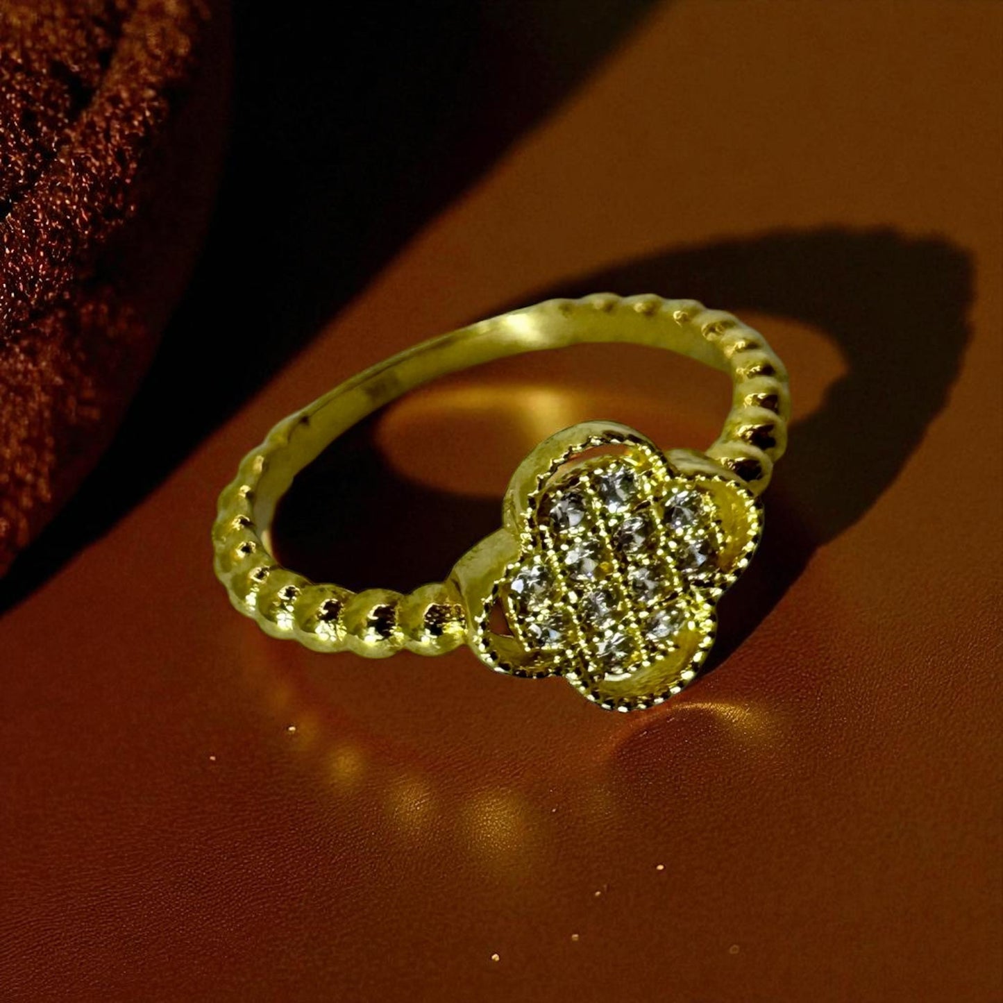 ANILLO TREBOL DORADO EN ORO MEXICANO 10 K