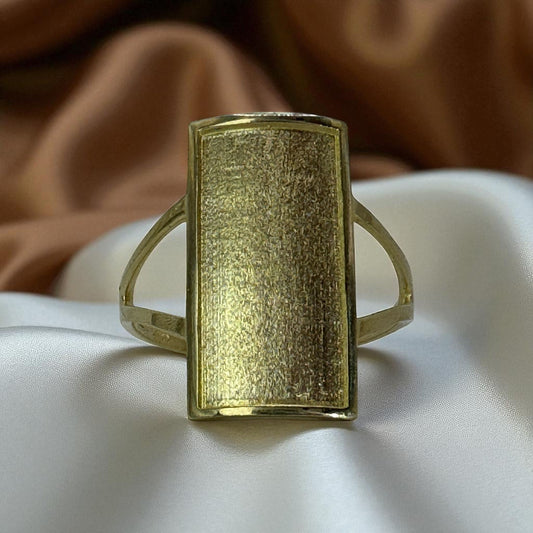 ANILLO CON PLACA RECTANGULAR EN ORO MEXICANO 10 K