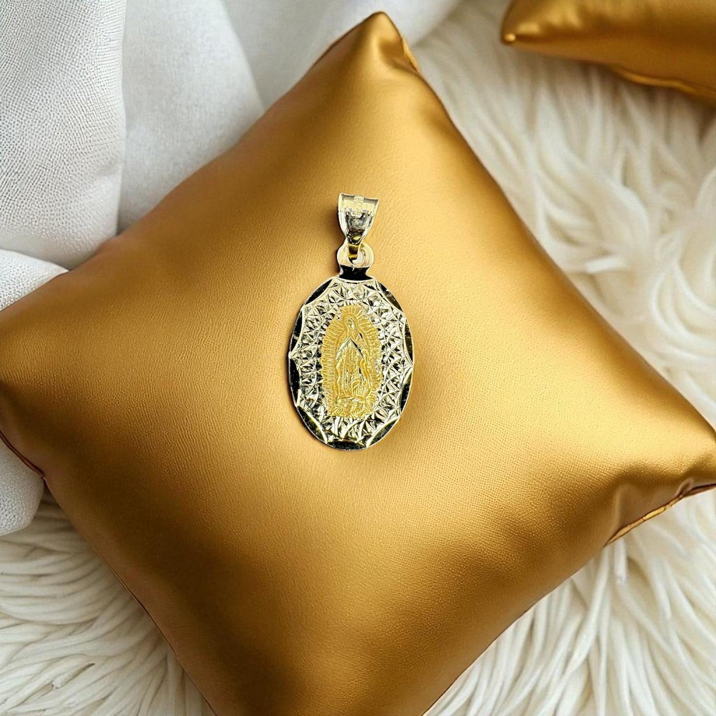 MEDALLA CIRCULAR MINI VIRGEN DE GUADALUPE EN ORO MEXICANO 10 K