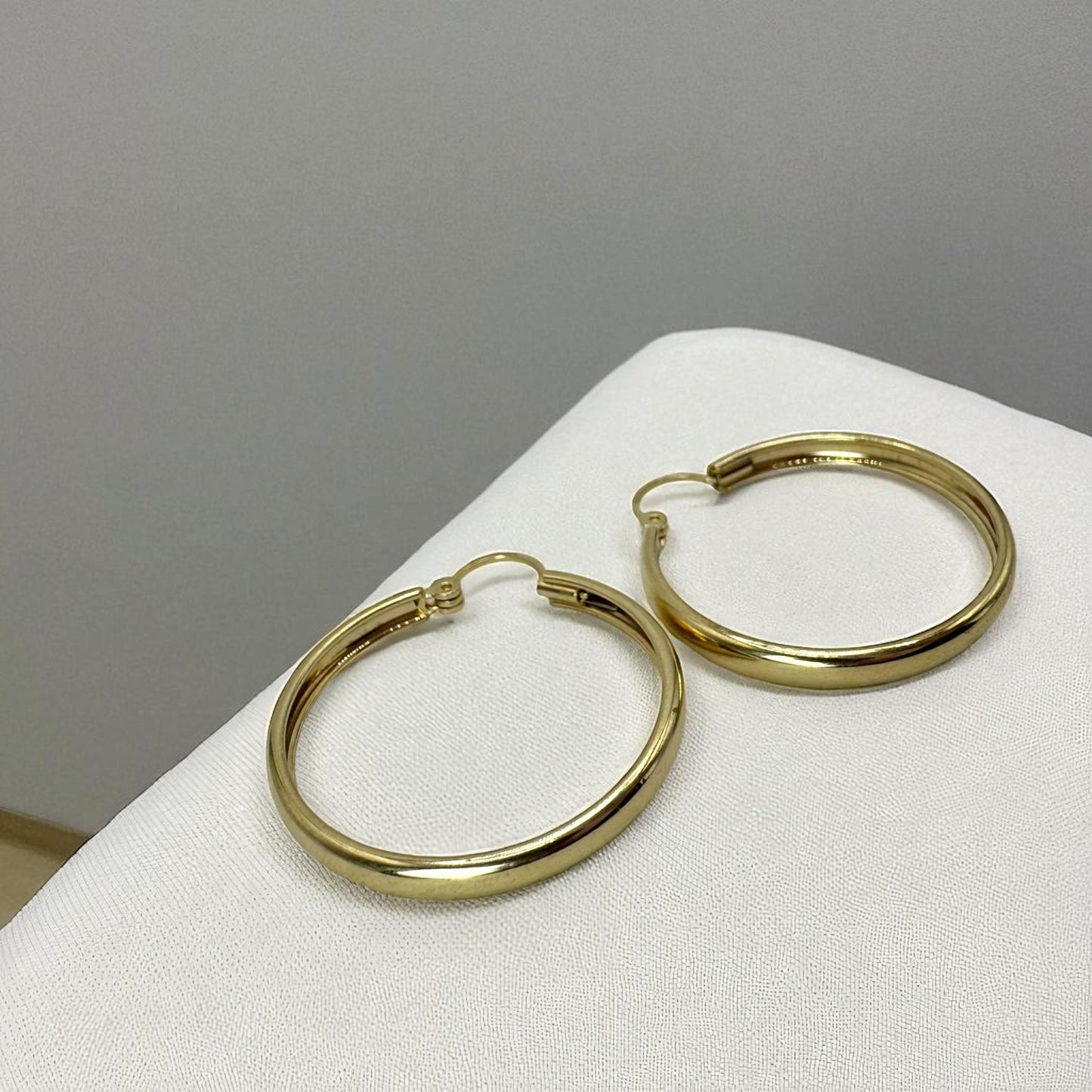 ARRACADA LISA EN ORO MEXICANO 10 K