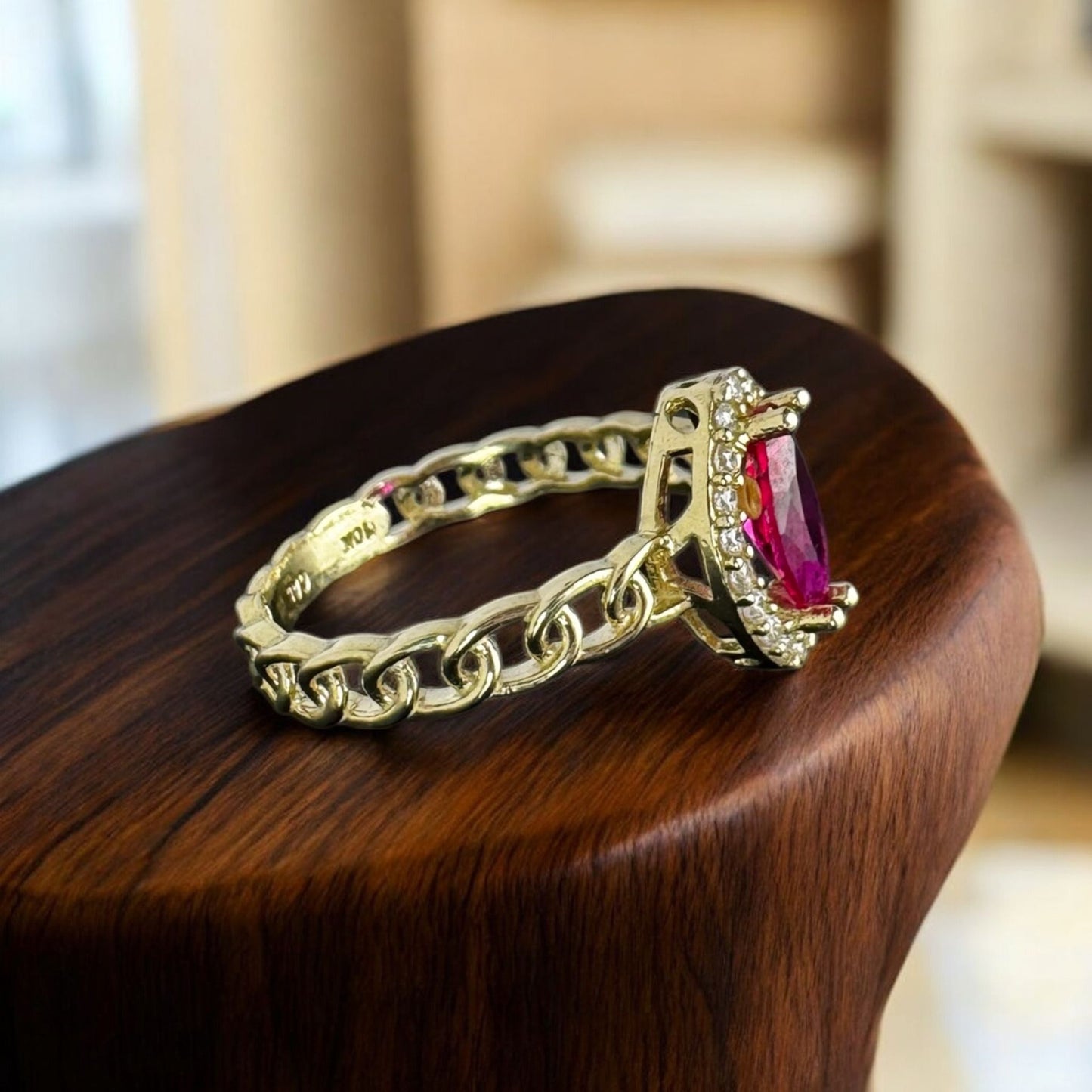 ANILLO ESLABON CHINO CON PIEDRA ROJA EN ORO 10 K