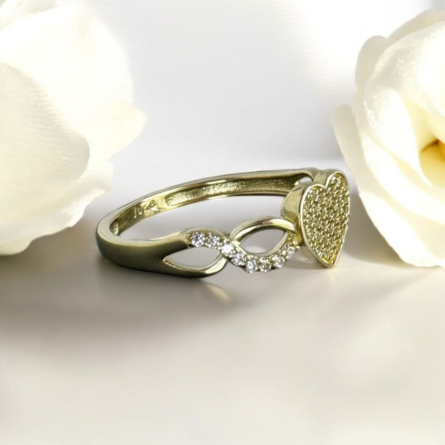 ANILLO PARA DAMA EN ORO 10 K