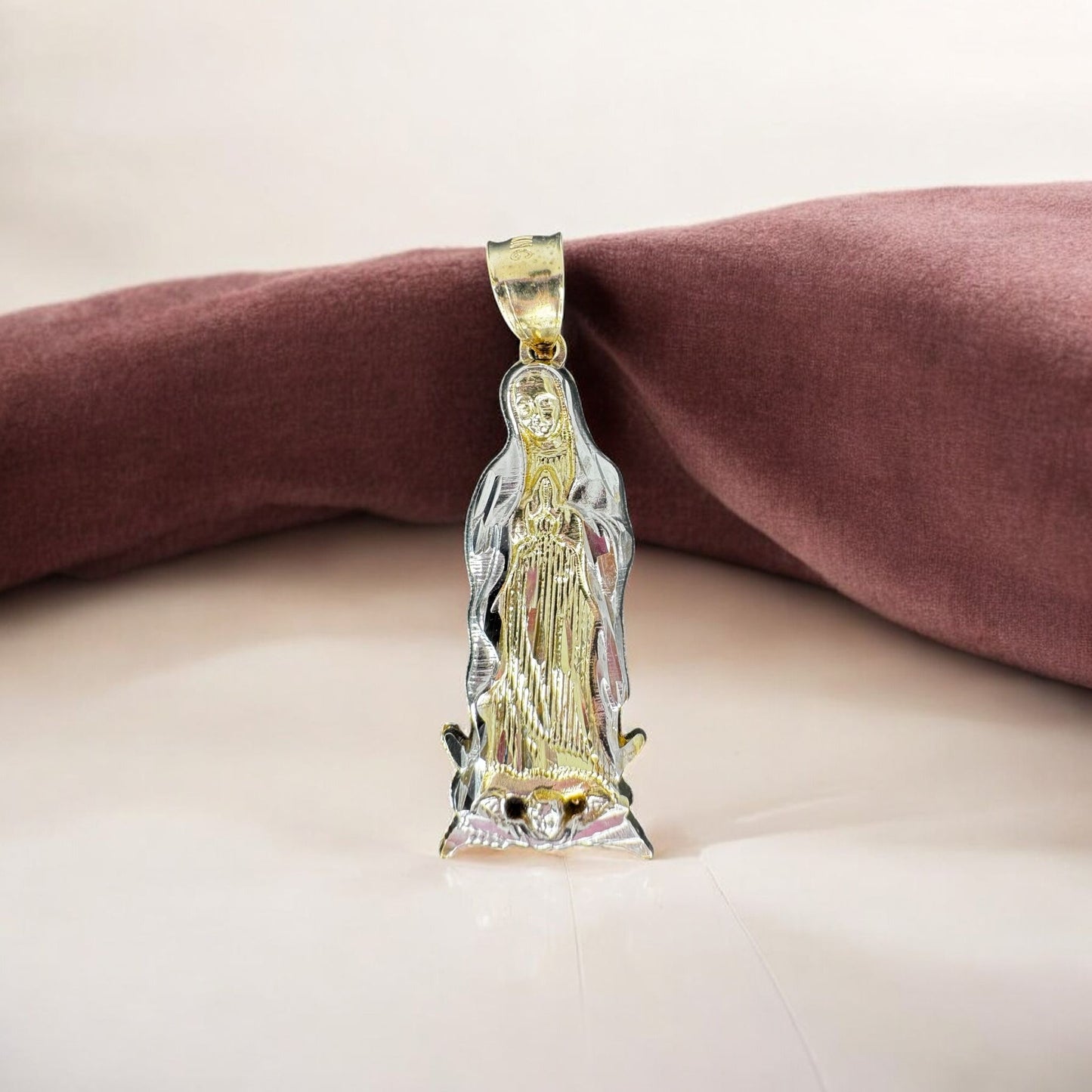 DIJE DE VIRGEN DE GUADALUPE CON ORO BLANCO 10 K