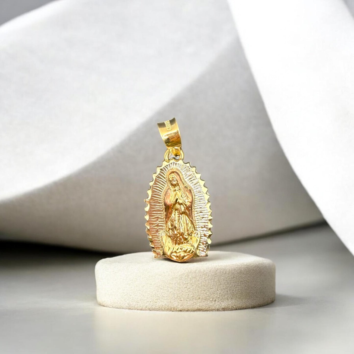 DIJE DE LA VIRGEN DE GUADALUPE EN ORO MEXICANO 10 K