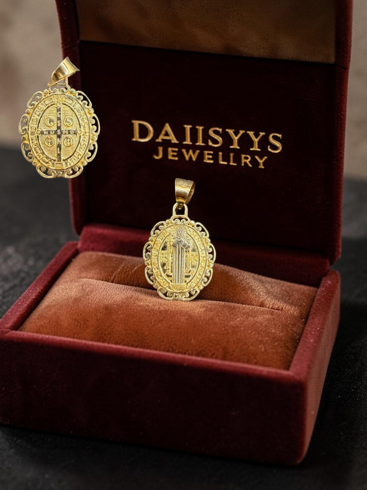 DIJE SAN BENITO EN ORO 14 K