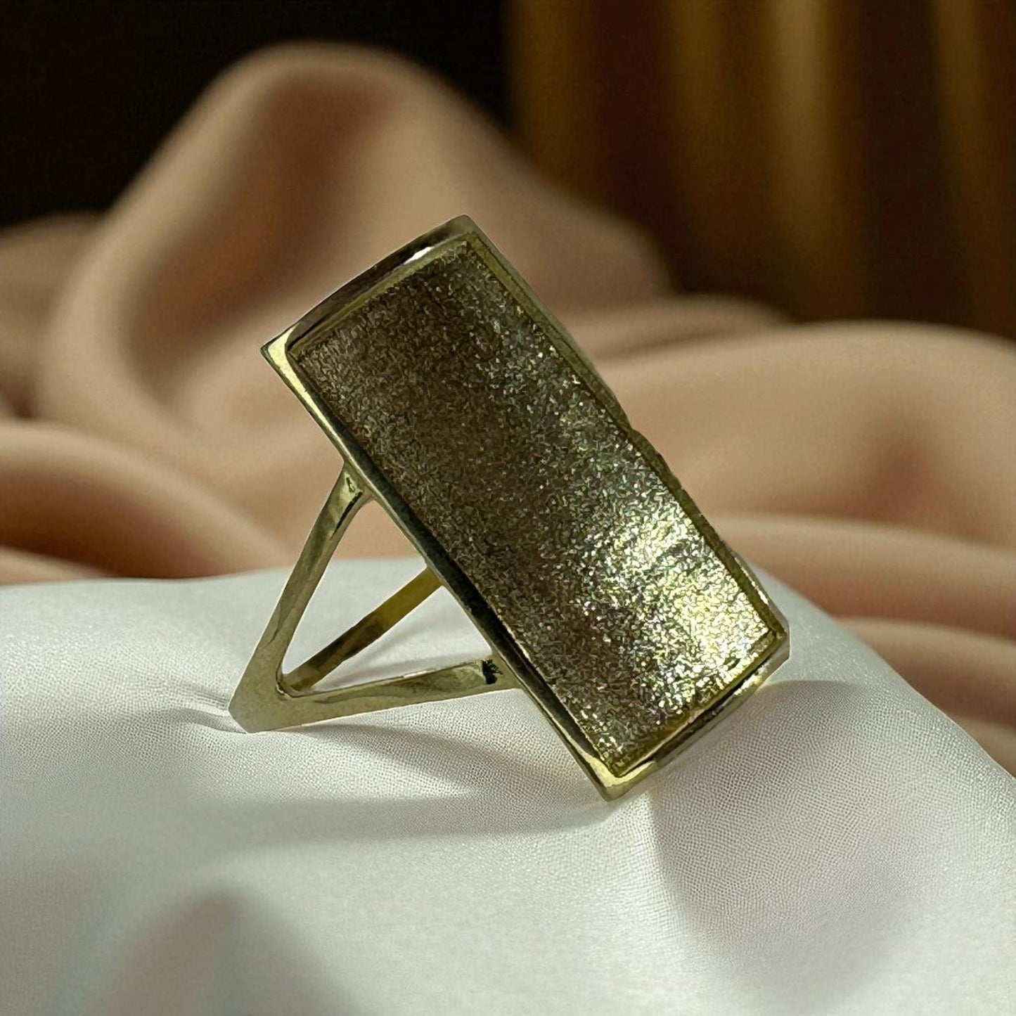 ANILLO CON PLACA RECTANGULAR EN ORO MEXICANO 10 K