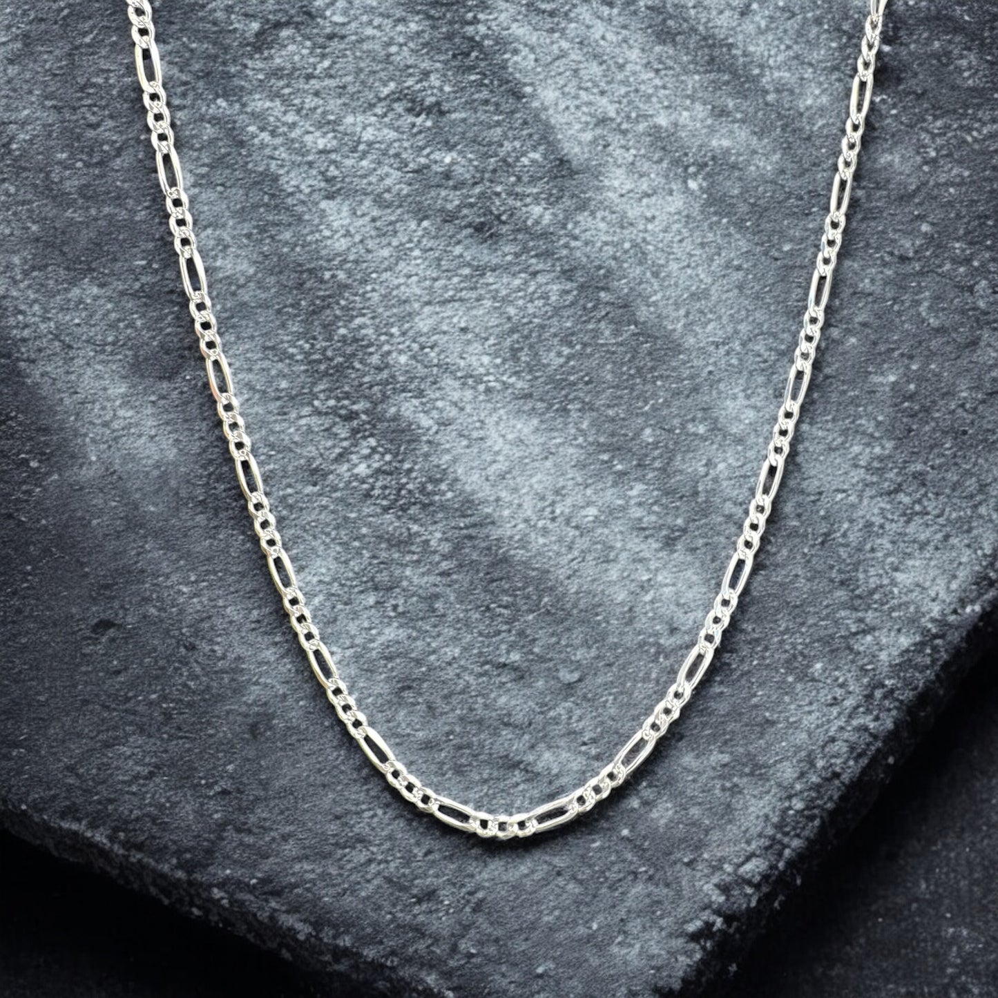 CADENA FIGARO CON DISEÑO ENTRE ESLABONES EN PLATA MEXICANA .925