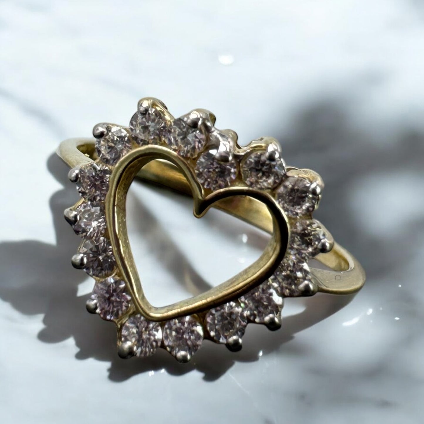 ANILLO DE CORAZON CON PIEDRAS EN ORO MEXICANO