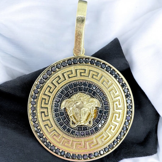 DIJE DE MEDUSA CON PIEDRAS NEGRAS EN ORO MEXICANO 10 K