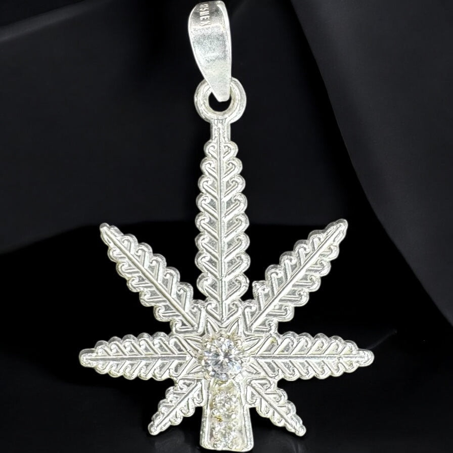 DIJE MARIHUANA EN PLATA MEXICANA .925