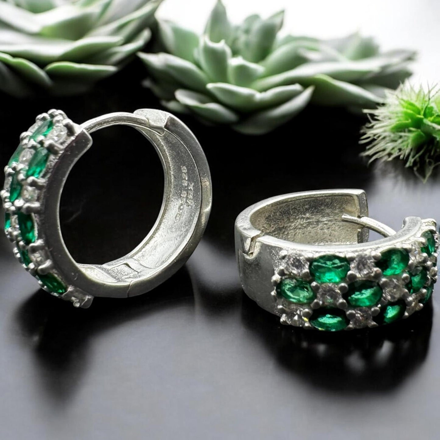 HUGGIE EN COLOR VERDE PLATA MEXICANA .925