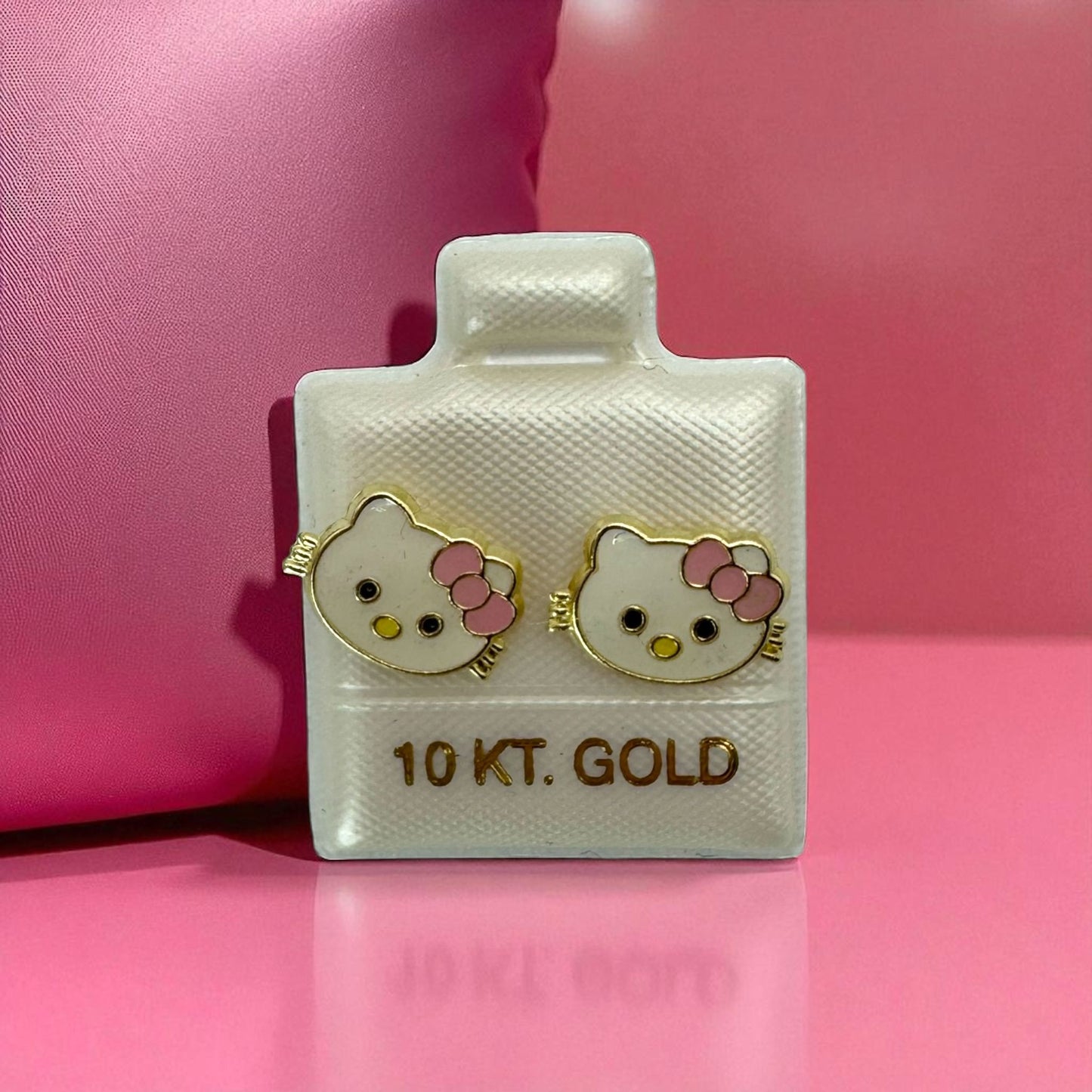 BROQUEL KITTY ESMALTADA EN ORO MEXICANO 10 K