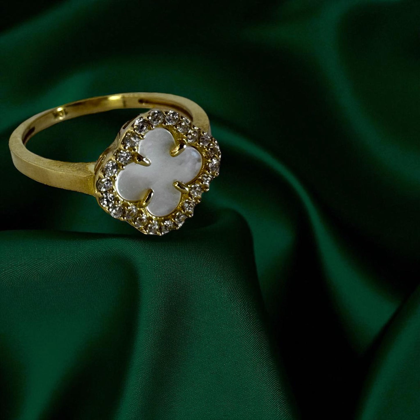 ANILLO TREBOL EN COLOR PERLA ORO MEXICANO 10 K