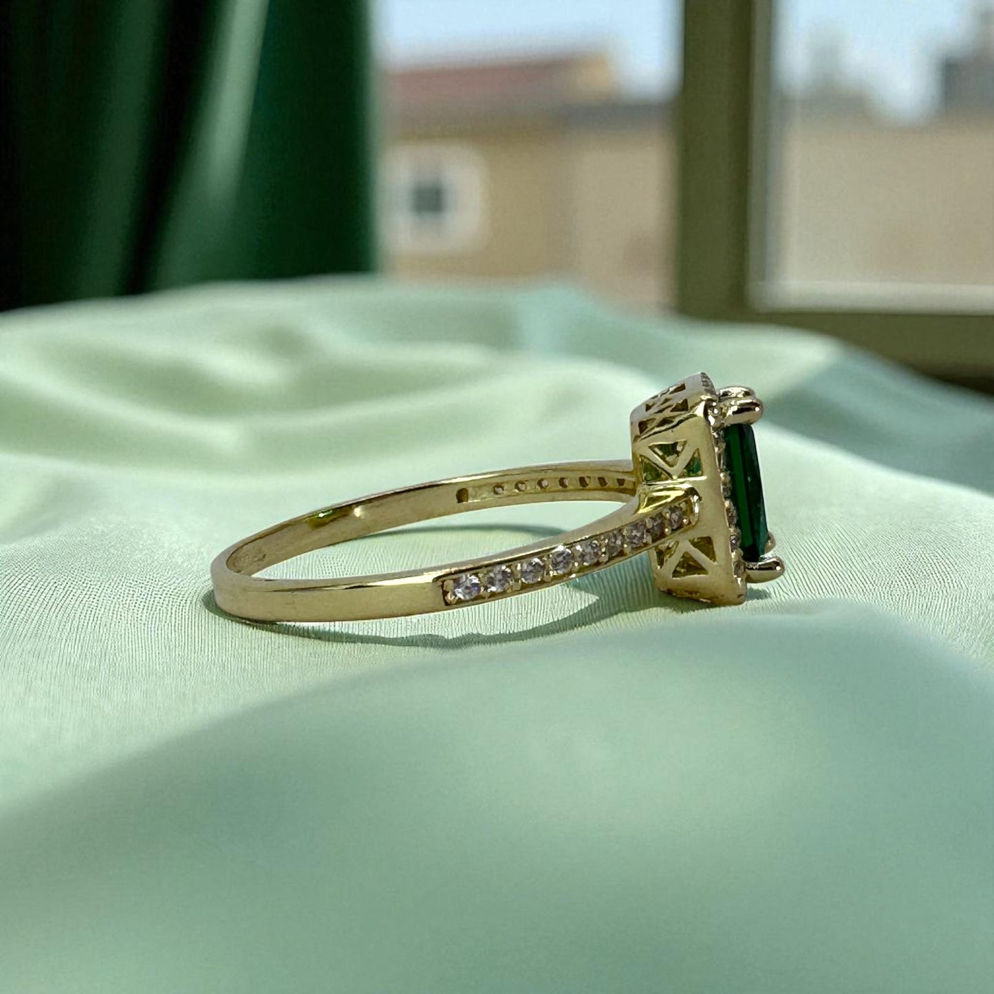 ANILLO CON PERLA VERDE EN ORO MEXICANO 10 K