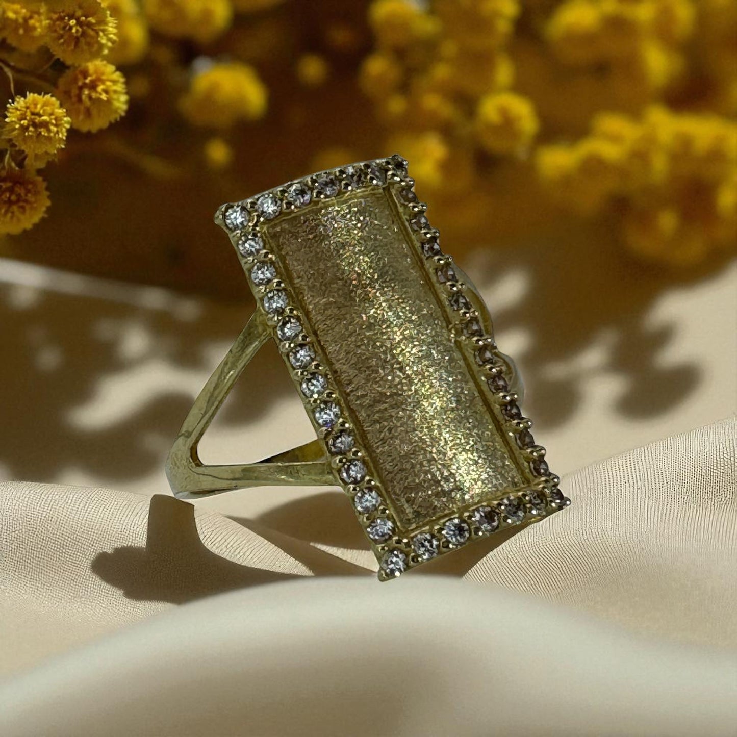 ANILLO CON PLACA RECTANGULAR EN ORO MEXICANO 10 K