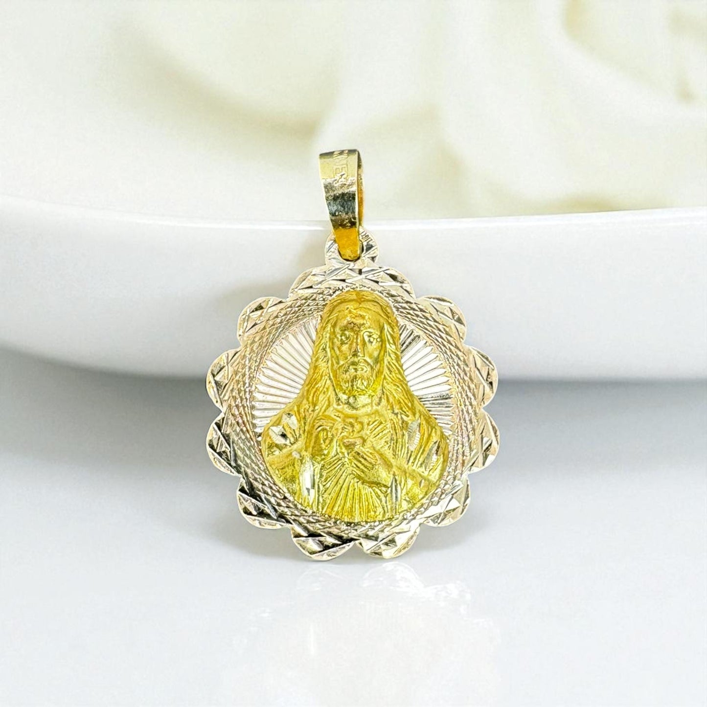 MEDALLA FORMA DE FLOR DE JESUS EN ORO MEXICANO 10 K