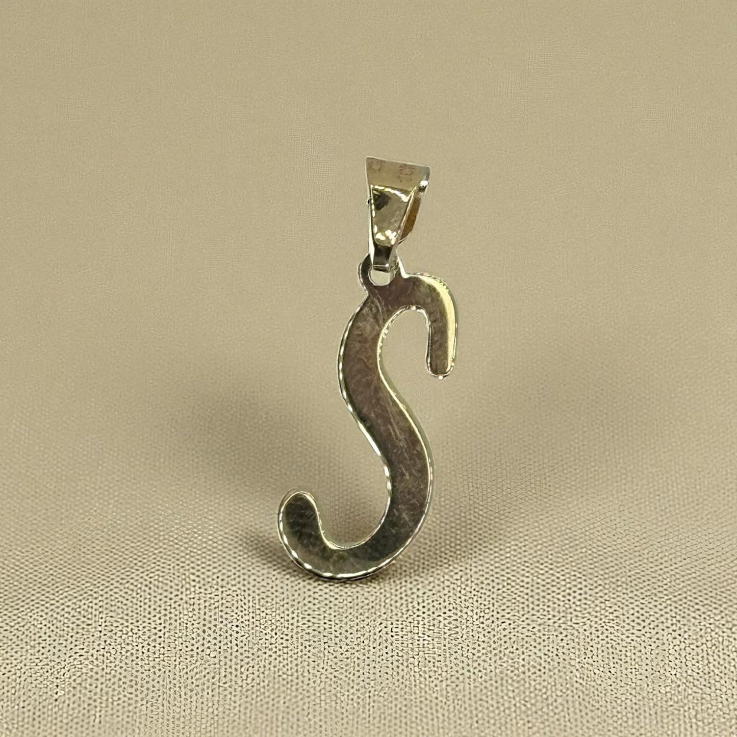 DIJES LETRA INICIAL LISAS EN ORO MEXICANO 10 K