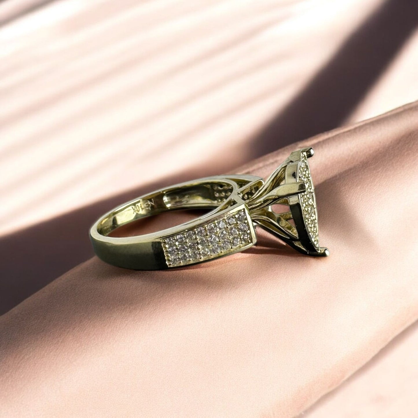 ANILLO CORAZON 3 D EN ORO 10 K