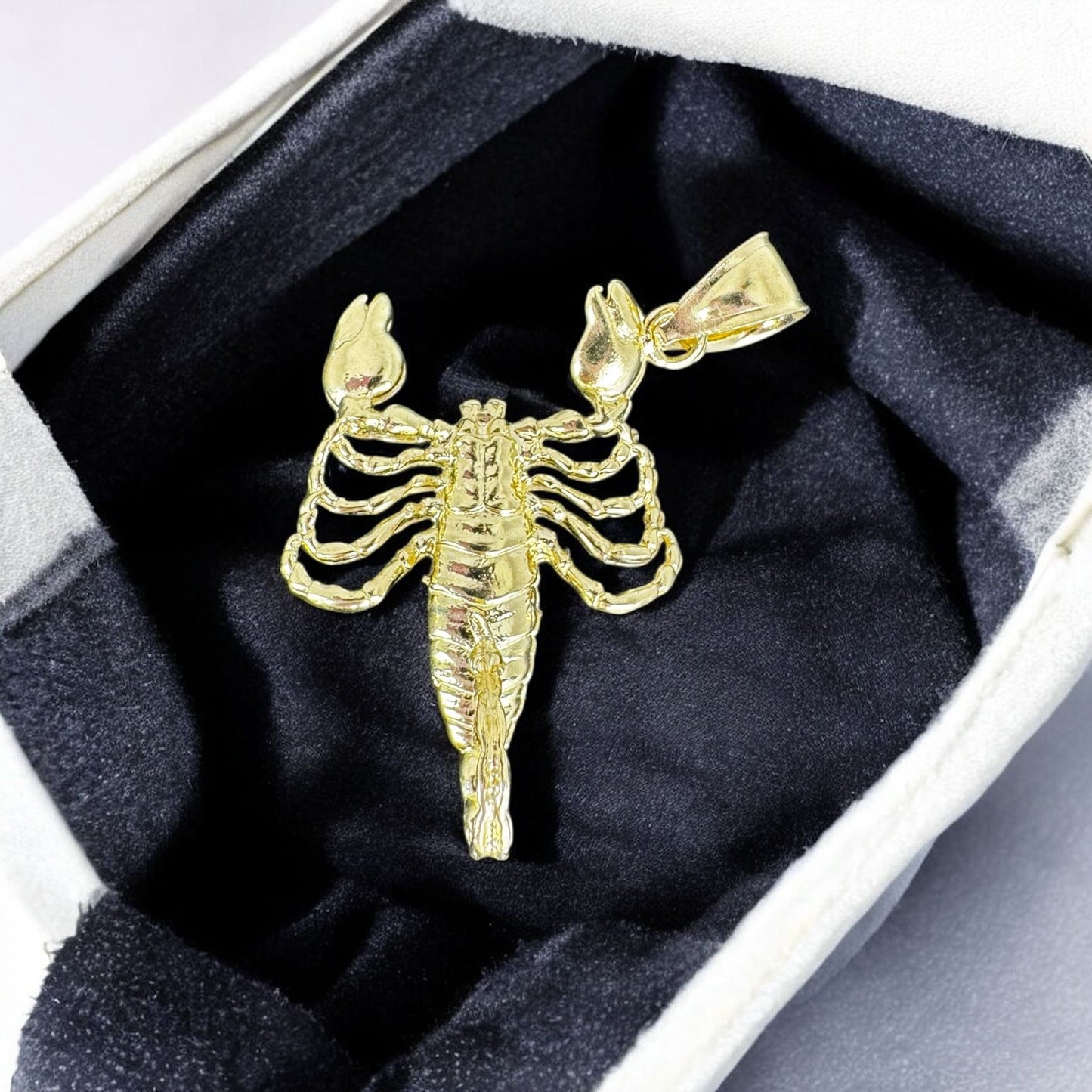 DIJE ESCORPION EN ORO 10 K