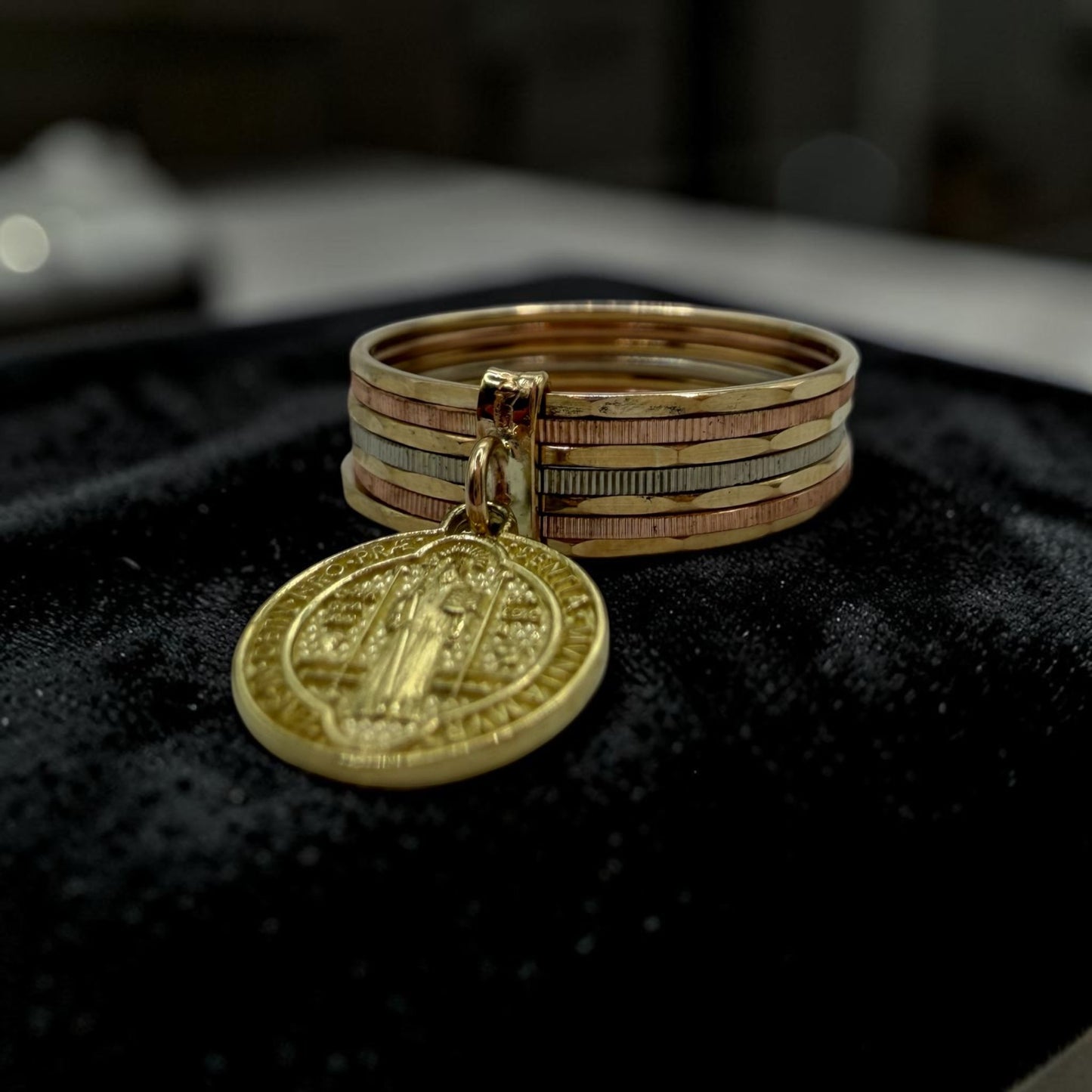 ANILLO SEMANARIO EN ORO 10 K