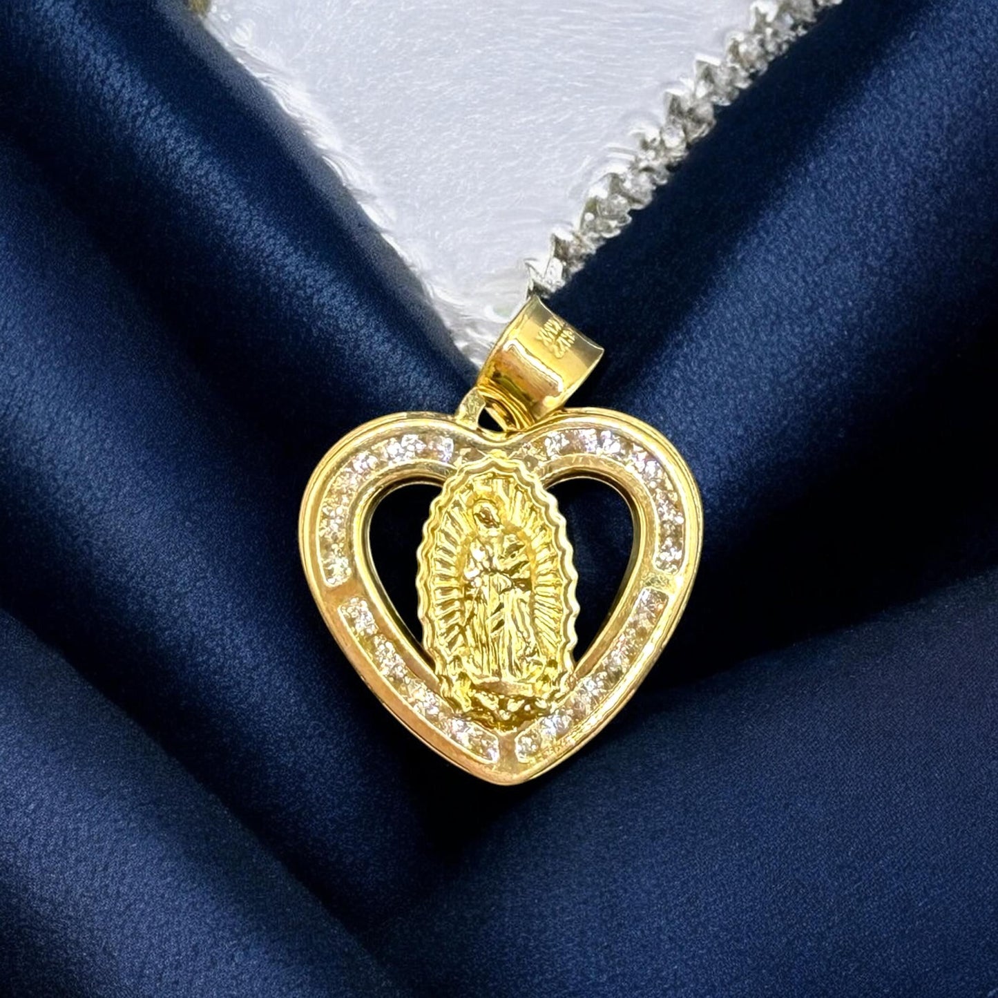DIJE VIRGEN EN CORAZON EN ORO MEXICANO 10 K