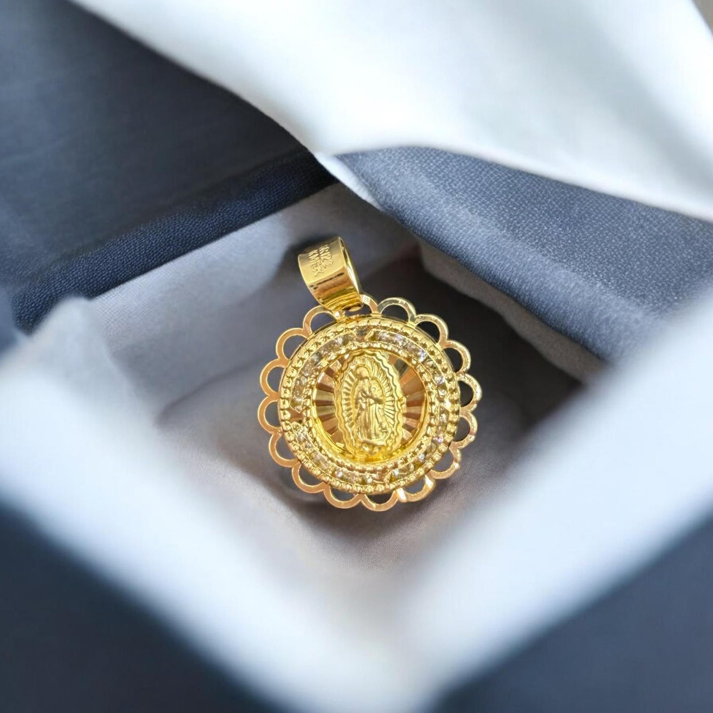 MINI DIJE DE LA VIRGEN DE GUADALUPE EN ORO MEXICANO 10 K