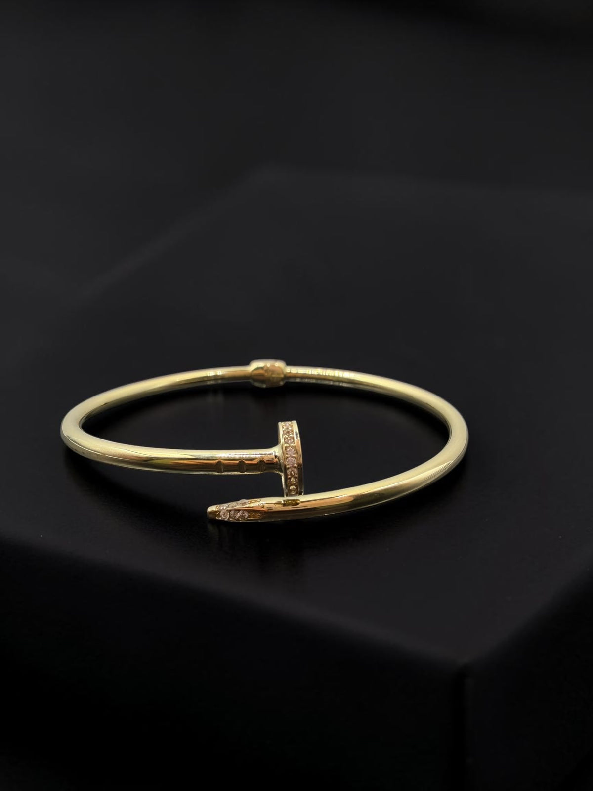 CLAVO PARA DAMA EN ORO 14 K