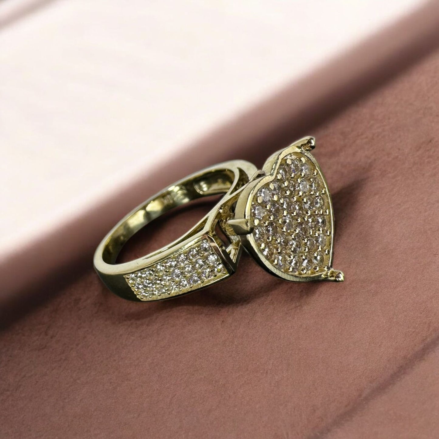 ANILLO CORAZON 3 D EN ORO 10 K