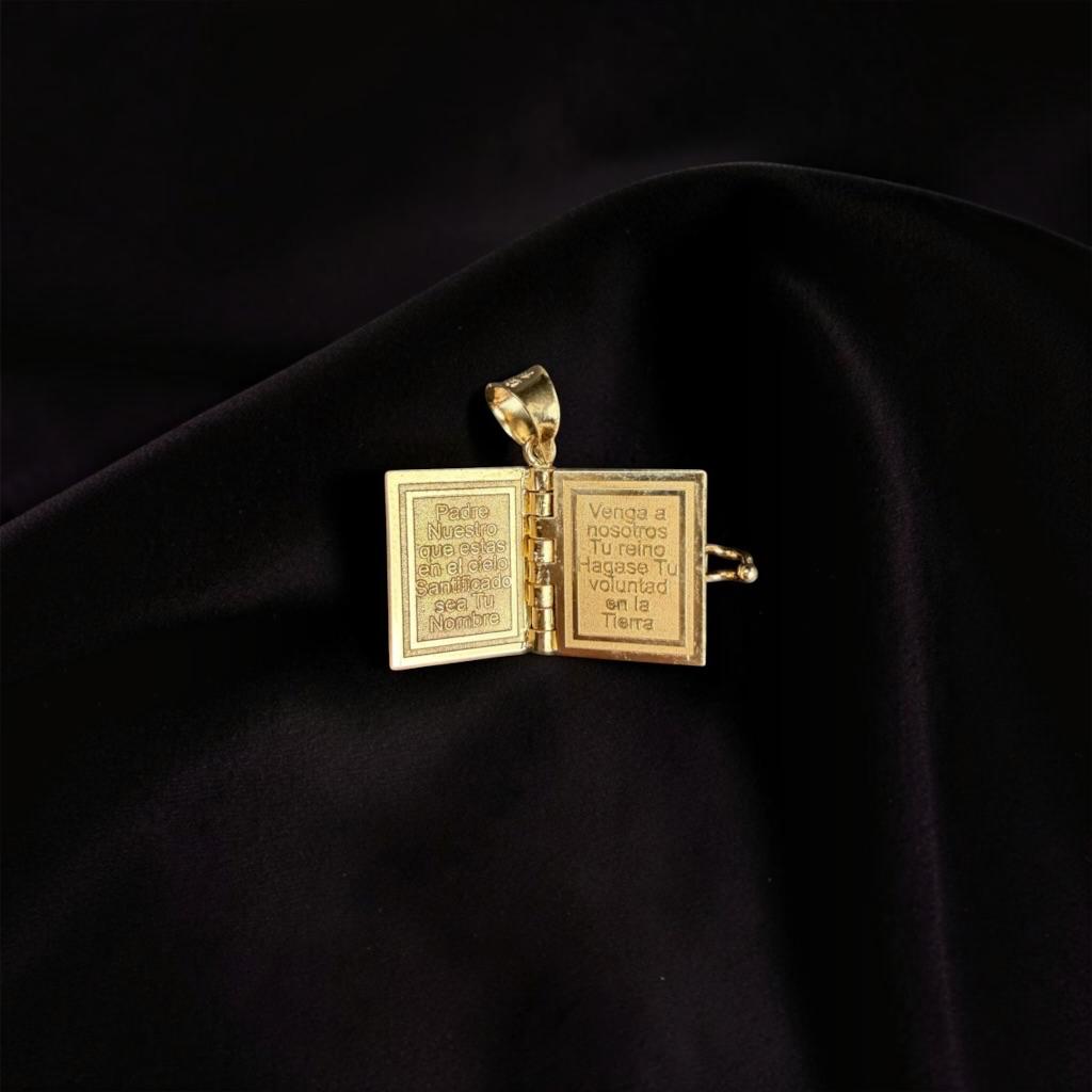 DIJE DE LIBRO DE LA VIRGEN CON EL "PADRE NUESTRO" EN ORO 14 K