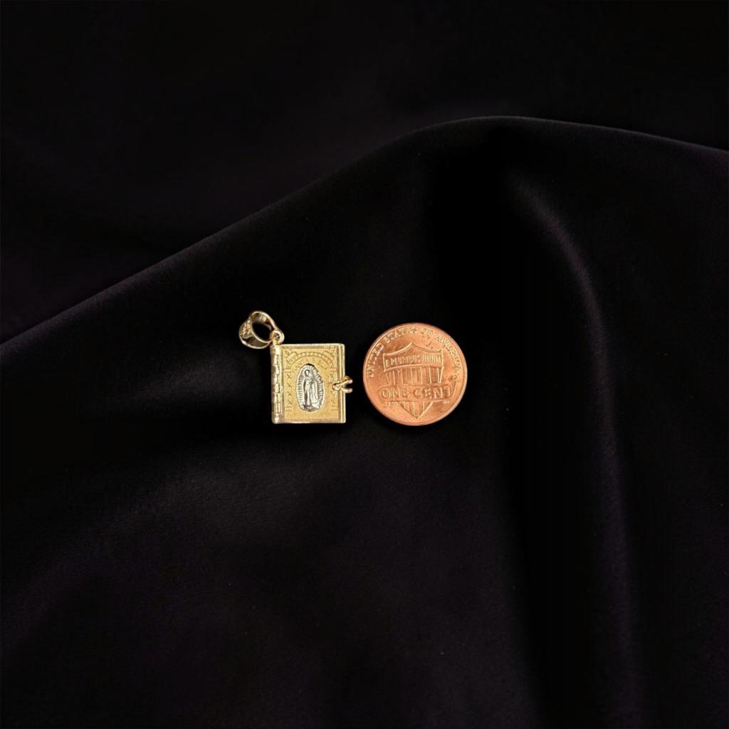 DIJE DE LIBRO DE LA VIRGEN CON EL "PADRE NUESTRO" EN ORO 14 K