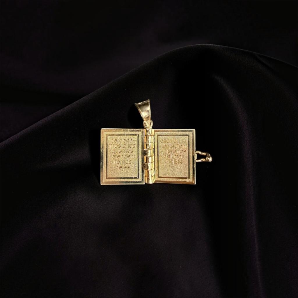 DIJE DE LIBRO DE LA VIRGEN CON EL "PADRE NUESTRO" EN ORO 14 K